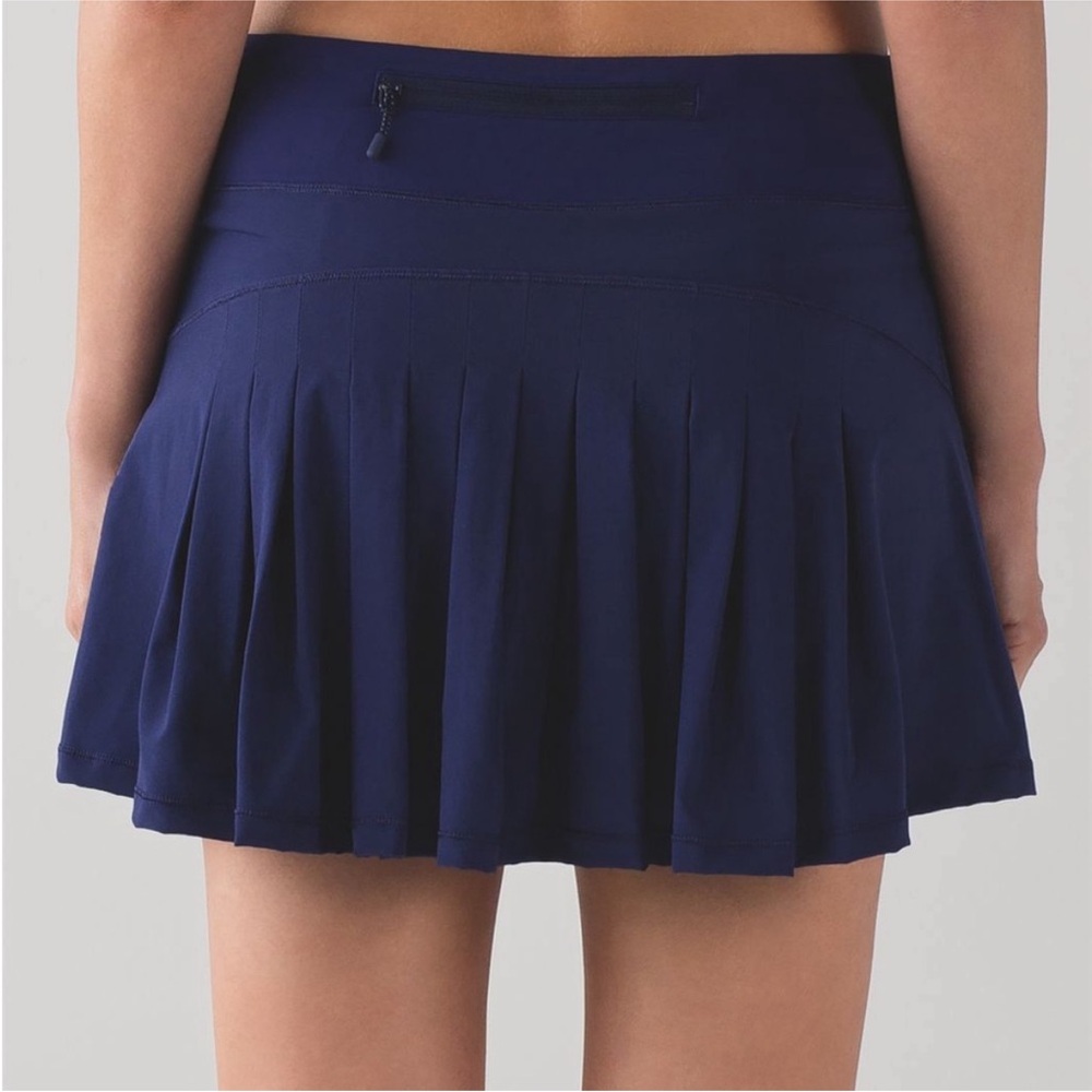 Lululemon✨ Circuit Breaker Skirt II Navy blue size 8